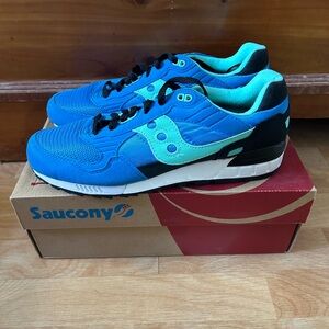 RELIST Like New men’s Saucony Shadow 5000 size 10.5